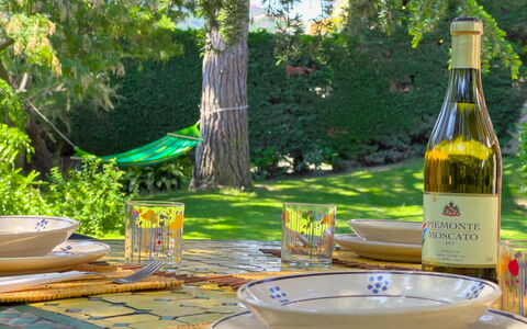 Casa Delle Chicche - Imperia: Bordservice, Serveware, Møbel, Bord, Drinkware, Mad, Tallerkner, Glasservice, Plade, Vinglas