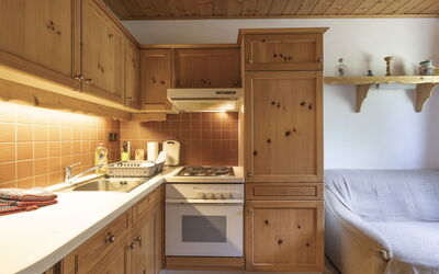 Appartement 1 623.1: Møbel, Cabinetry, Køkken, Indretning, Træ, Countertop, Gulvbelægning, Loft, Etage, Køkken Apparat