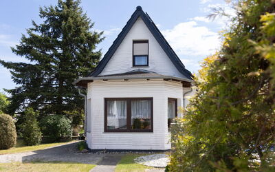 Karlshagen 103: Bygning, Hus, Tag, Hjem, Sommerhus, Sidespor, Boligområde, Dør, Hældning