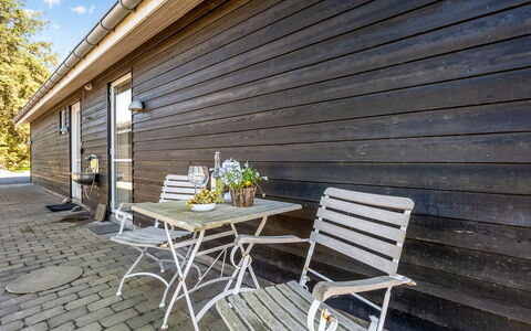 Shania - 300M from the Sea: Blå, Svømmepøl, Møbel, Udendørs Møbler, Udvej, Stol, Skygge, Eco Hotel, Blomsterkrukke