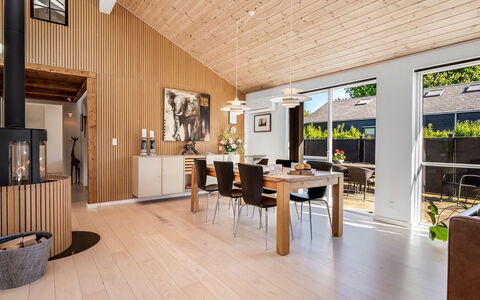 Shania - 300M from the Sea: Græs, Græs-, Land Lot, Sommerhus, Landdistrikt, Eng, Garden Bygninger, Have, Skur