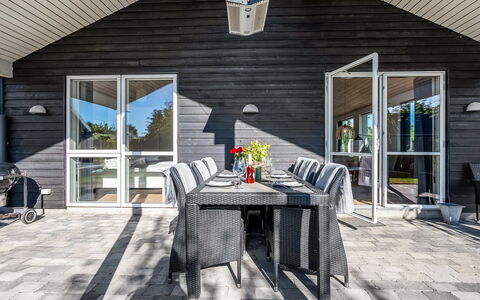Shania - 300M from the Sea: Græs, Græs-, Land Lot, Sommerhus, Landdistrikt, Eng, Garden Bygninger, Have, Skur