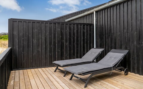 Tessa - 500M from the Sea: Træ, Gulvbelægning, Indretning, Etage, Møbel, Trægulve, Værelse, Loft, Bejdse, Hårdttræ
