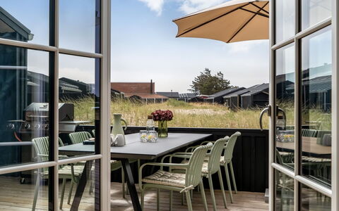 Tessa - 500M from the Sea: Tag, Hus, Hjem, Sommerhus, Dør, Sidespor, Dæk, Veranda, Planke, Hårdttræ