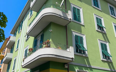 Corso Roma 15 Vacanze - Levanto: Bygning, Facade, Lejlighed, Boligområde, Urban Design, Hjem, Ejerlejlighed, Altan, Blandet Brug, Maling