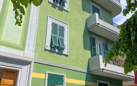 Corso Roma 15 Vacanze - Levanto: Urban Design, Lejlighed, Kompositmateriale, Altan, Ejerlejlighed, Maling, Molding, Design, Vinduet Dækker