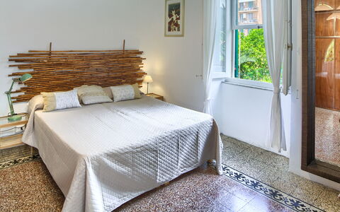 Corso Roma 15 Vacanze - Levanto: Soveværelse, Møbel, Seng, Træ, Sengetøj, Sengetøj, Indretning, Sengetøj, Hjem, Etage