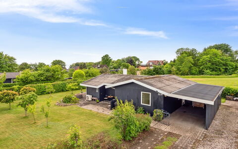 Eweline - 400M from the Sea: Hus, Tag, Hjem, Sommerhus, Boligområde, Bunddække, Estate, Lawn, Stuehus, Have