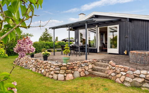 Eweline - 400M from the Sea: Himmel, Hus, Busk, Hjem, Arkitektur, Sommerhus, Tag, Rots, Land Lot
