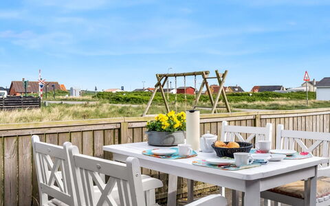 Arkil - 200M from the Sea: Hjem, Tag, Hus, Sommerhus, Estate, Dør, Veranda, Sidespor, Stuehus, Skygge