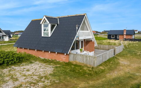 Arkil - 200M from the Sea: Blå, Svømmepøl, Møbel, Udendørs Møbler, Udvej, Stol, Skygge, Eco Hotel, Blomsterkrukke
