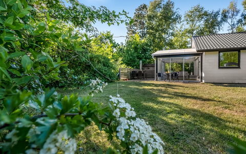 Aamunde - 600M from the Sea: Busk, Sommerhus, Hjem, Have, Bunddække, Stuehus, Estate, Garden Bygninger, Landscaping