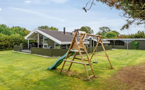 Windelgard - from the Sea: Land Lot, Hjem, Skygge, Bunddække, Have, Lawn, Sommerhus, Estate, Landscaping, Gård