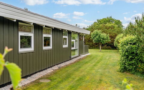 Windelgard - from the Sea: Bunddække, Have, Lawn, Backyard, Garden Bygninger, Gård, Sidespor, Skygge, Skur, Landscaping