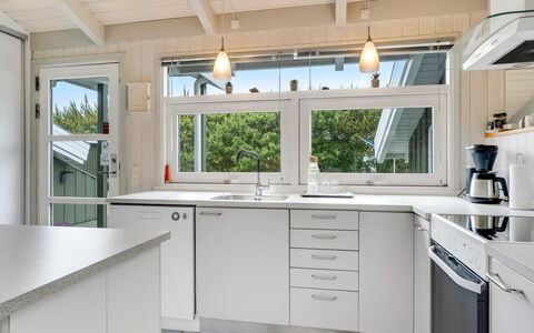 Windelgard - from the Sea: Køkken, Countertop, Indretning, Køkken Apparat, Gulvbelægning, Cabinetry, Træ, Større Bandage, Håndvask, Køkkenvask