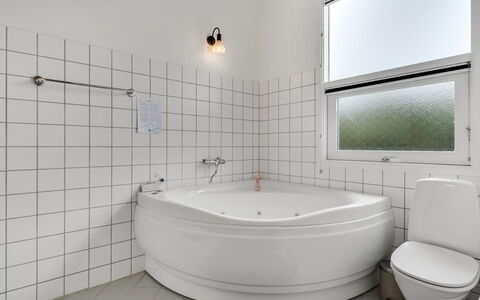 Windelgard - from the Sea: Sanitærarmatur, Badeværelse, Indretning, Gulvbelægning, Badekar, Etage, Vvs, Loft, Tap, Kompositmateriale