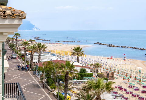 La Terrazza Sul Conero: Kyst, Hav, Strand, Coastal Og Oceaniske Landskabsformer, Ocean, Ferie, Kyst, Tropics, Caribbean