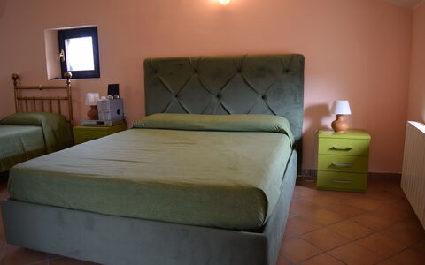 Casa Carletto, Abruzzo: Seng, Møbel, Soveværelse, Sengetøj, Sengetøj, Træ, Etage, Gulvbelægning, Indretning, Sengetøj