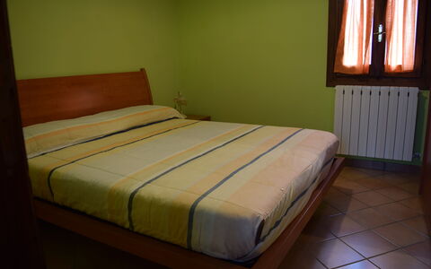 Casa Carletto, Abruzzo: Møbel, Seng, Soveværelse, Træ, Gulvbelægning, Sengetøj, Indretning, Etage, Sengetøj, Textile