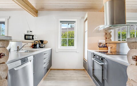 Edzard - 900M from the Sea: Tag, Hus, Hjem, Sommerhus, Dør, Sidespor, Dæk, Veranda, Planke, Hårdttræ