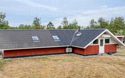 Ylvie - 500M from the Sea