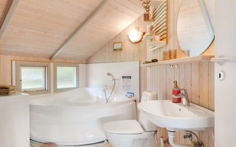 Kuisma - 11Km from the Sea: Indretning, Sanitærarmatur, Træ, Gulvbelægning, Loft, Etage, Badeværelse, Værelse, Vvs, Belysning