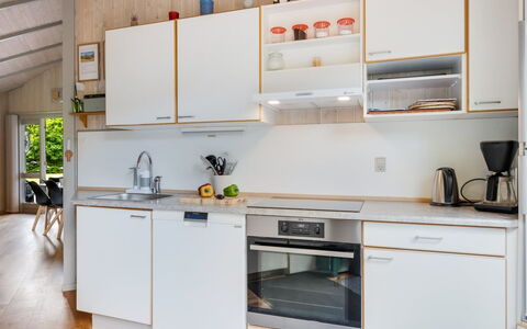 Kuisma - 11Km from the Sea: Køkken, Køkken Apparat, Countertop, Indretning, Møbel, Større Bandage, Gulvbelægning, Træ, Cabinetry, Husholdningsapparat