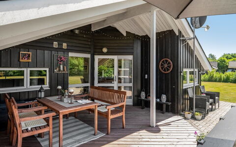 Kuisma - 11Km from the Sea: Træ, Veranda, Tag, Hjem, Hus, Sommerhus, Sidespor, Dør, Skygge, Dæk