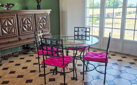 Villa Colette: Møbel, Udendørs Møbler, Stol, Bord, Udendørs Bord, Gårdhave, Have, Køkken & Spisebord, Skygge, Kaffebord
