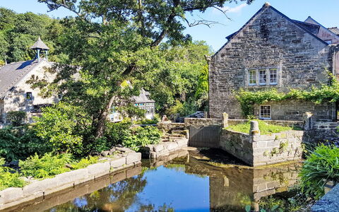 Villa Colette: Vand, Natur, Hus, Vandløb, Busk, Sommerhus, Bank, Hjem, Have
