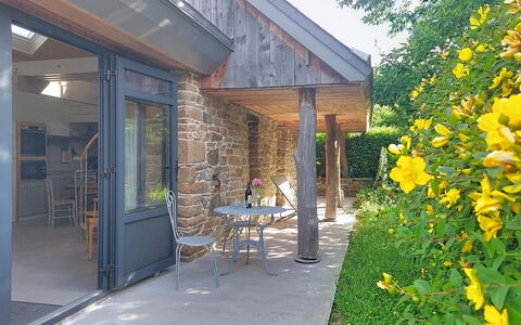 Le Préau: Træ, Dør, Sommerhus, Hjem, Skygge, Garden Bygninger, Have, Blomsterkrukke, Sidespor, Home Dør