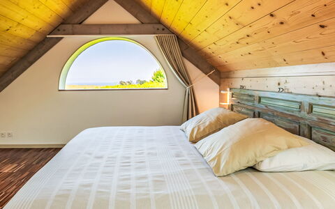 Le Préau: Træ, Soveværelse, Etage, Hårdttræ, Sengetøj, Bejdse, Loft, Seng, Sengetøj, Bed Frame
