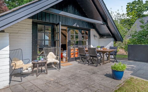 Armgard - 600M from the Sea: Tag, Hjem, Dør, Sommerhus, Skygge, Sidespor, Gård, Estate, Backyard