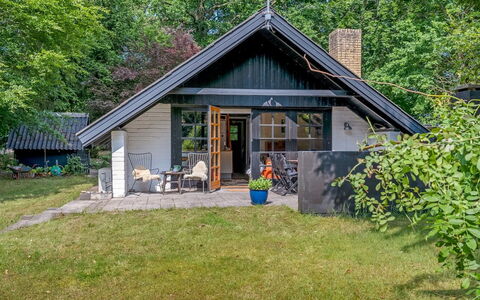 Armgard - 600M from the Sea: Tag, Hjem, Dør, Sommerhus, Skygge, Sidespor, Gård, Estate, Backyard
