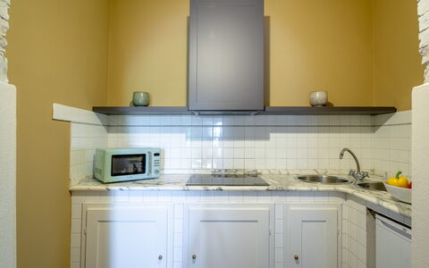 Passignano: Køkken, Countertop, Køkken Apparat, Indretning, Større Bandage, Gulvbelægning, Cabinetry, Møbel, Etage, Loft