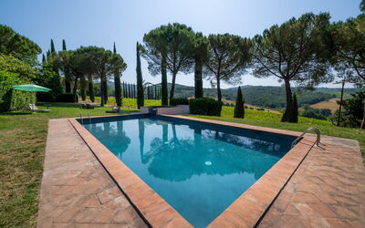 Passignano: Blå, Svømmepøl, Landscaping, Have, Water Feature, Skygge, Backyard, Hacienda, Eco Hotel