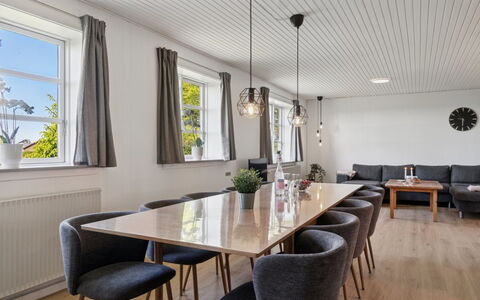 Agny - 2.2Km from the Sea: Møbel, Indretning, Træ, Gulvbelægning, Loft, Bord, Køkken & Spisebord, Etage, Hjem, Spisestue