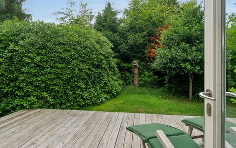 Tekla - from the Sea: Grøn, Blad, Busk, Skygge, Have, Forår, Udendørs Møbler, Hårdttræ, Gård, Backyard
