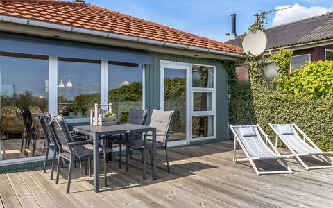 Egonie - 100M from the Sea: Estate, Skygge, Indkørsel, Stuehus