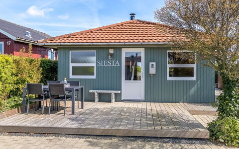 Egonie - 100M from the Sea: Estate, Skygge, Indkørsel, Stuehus