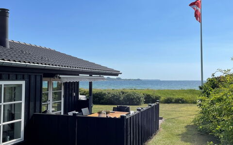 Withger - 20M from the Sea: Møbel, Bord, Udendørs Møbler, Udendørs Bord, Stol, Bejdse, Skygge, Backyard, Sommerhus, Køkken & Spisebord