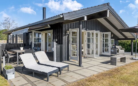 Withger - 20M from the Sea: Møbel, Bord, Udendørs Møbler, Udendørs Bord, Stol, Bejdse, Skygge, Backyard, Sommerhus, Køkken & Spisebord