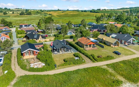 Withger - 20M from the Sea: Hus, Hjem, Tag, Boligområde, Sommerhus, Estate, Stuehus, Lawn, Landscaping, Sidespor