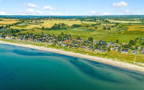 Withger - 20M from the Sea: Hus, Hjem, Tag, Boligområde, Sommerhus, Estate, Stuehus, Lawn, Landscaping, Sidespor