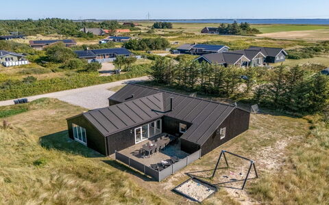 Agnes - 900M from the Sea: Møbel, Udendørs Møbler, Bordservice, Bord, Drinkware, Stol, Udendørs Bord, Mad, Flaske