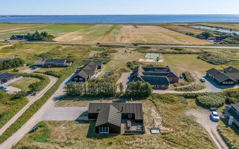 Agnes - 900M from the Sea: Møbel, Udendørs Møbler, Bordservice, Bord, Drinkware, Stol, Udendørs Bord, Mad, Flaske
