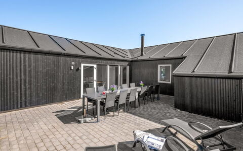 Agnes - 900M from the Sea: Møbel, Udendørs Møbler, Bordservice, Bord, Drinkware, Stol, Udendørs Bord, Mad, Flaske