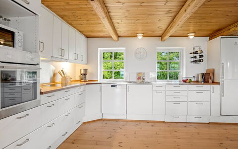 Åsta - 400M to the Fjord: Køkken, Gulvbelægning, Træ, Countertop, Indretning, Køkken Apparat, Cabinetry, Trægulve, Etage, Loft