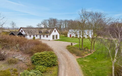 Åsta - 400M to the Fjord: Træ, Gulvbelægning, Indretning, Etage, Møbel, Trægulve, Værelse, Loft, Bejdse, Hårdttræ