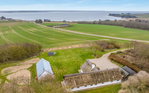 Åsta - 400M to the Fjord: Træ, Gulvbelægning, Indretning, Etage, Møbel, Trægulve, Værelse, Loft, Bejdse, Hårdttræ